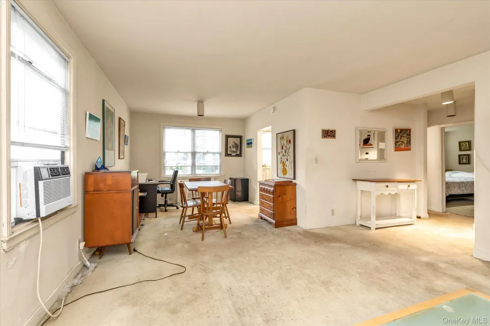 3 Edwards Street #1F Roslyn Heights, NY 11577