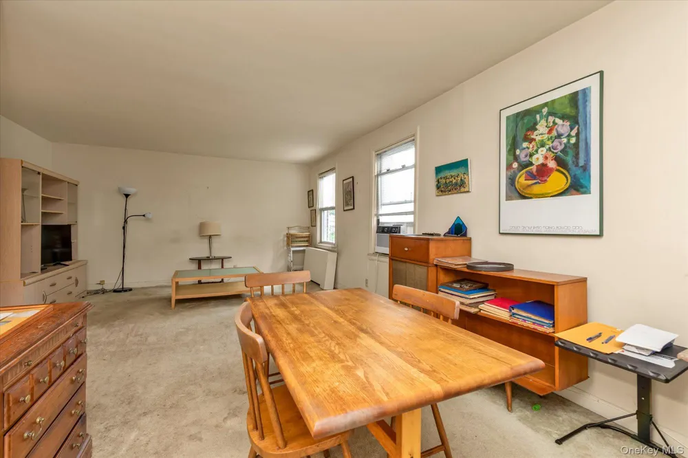 3 Edwards Street #1F Roslyn Heights, NY 11577