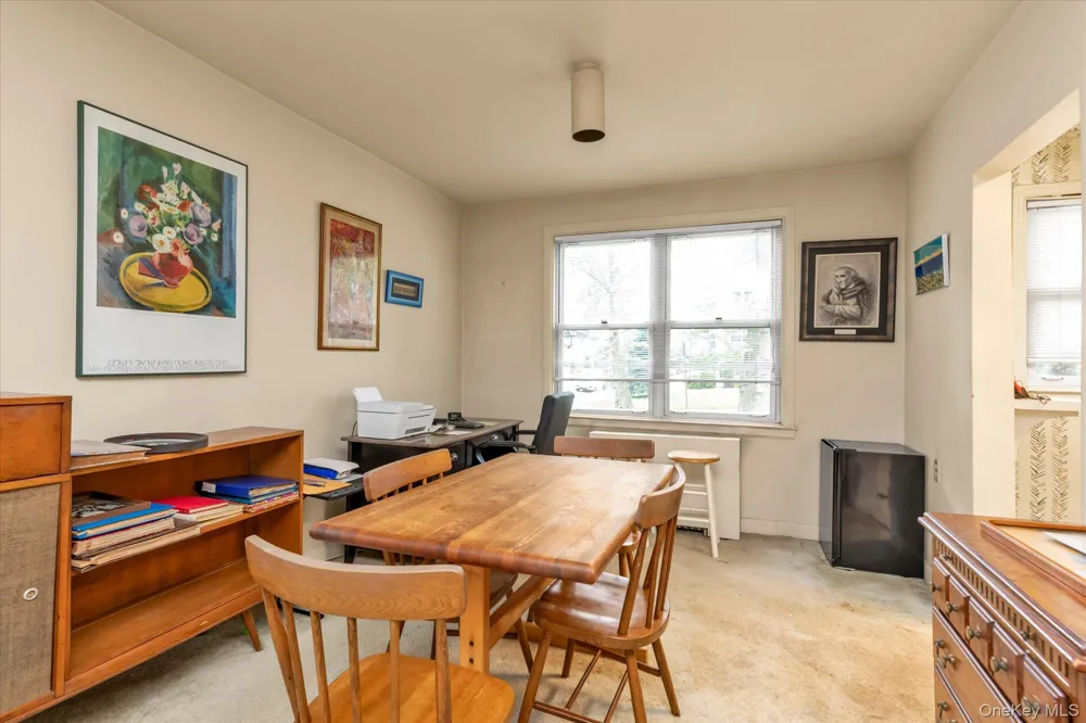 3 Edwards Street #1F Roslyn Heights, NY 11577