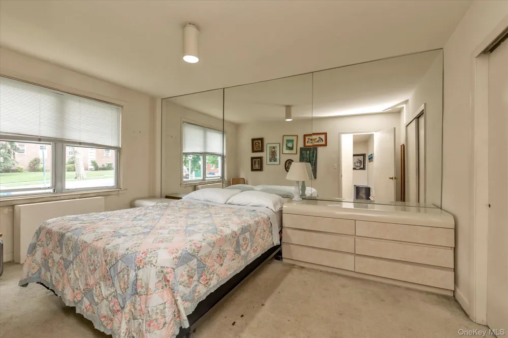 3 Edwards Street #1F Roslyn Heights, NY 11577