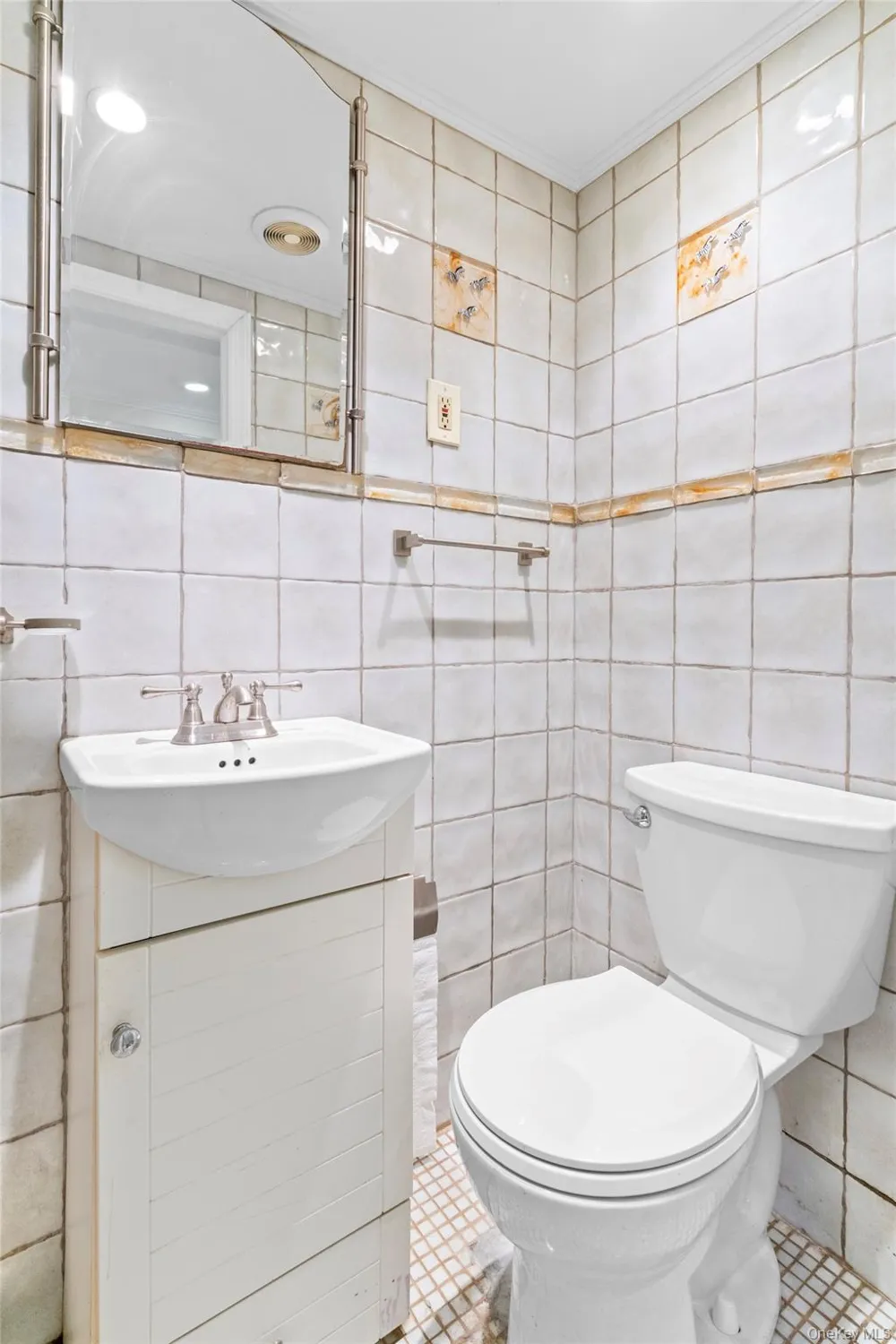 5902 70th Street Maspeth, NY 11378