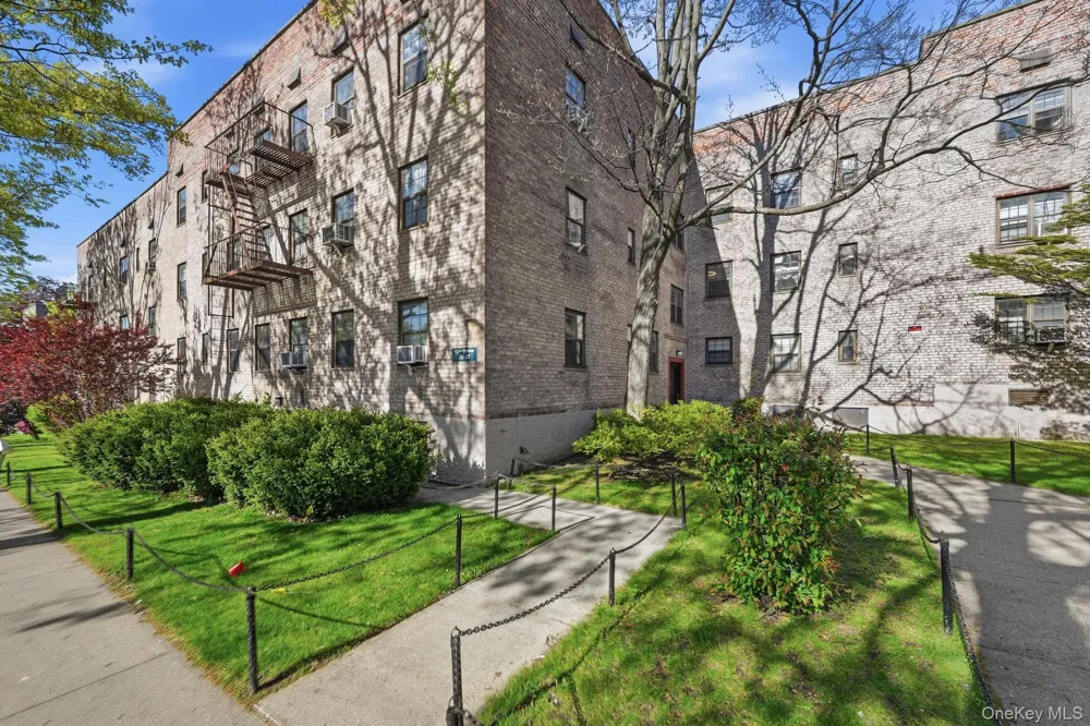 7837 Main Street #2D Flushing, NY 11367