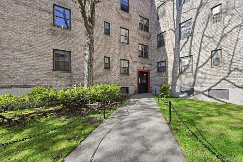 7837 Main Street #2D Flushing, NY 11367