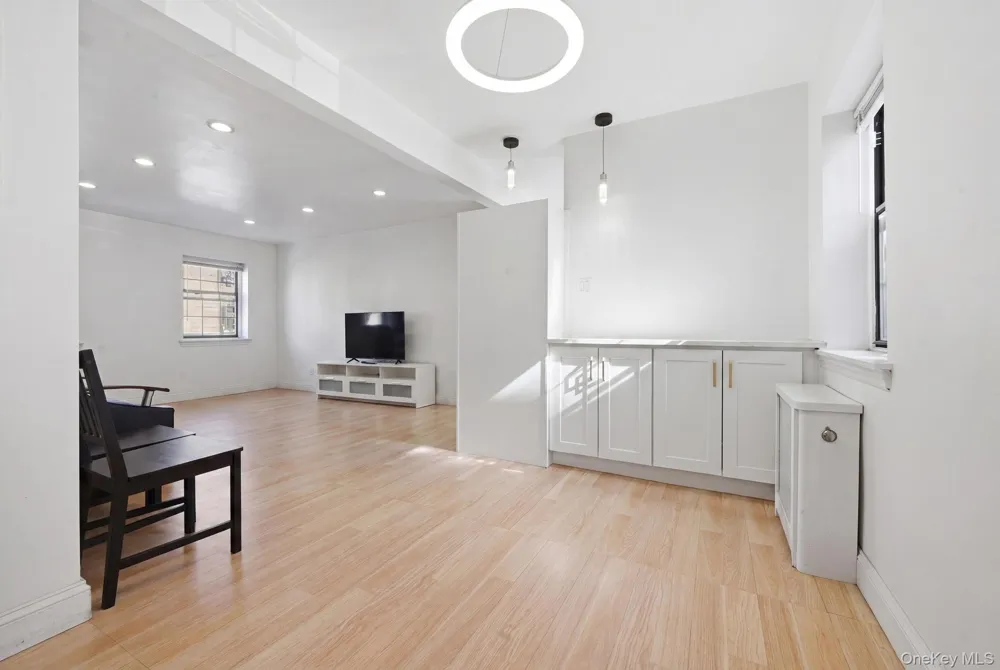 7837 Main Street #2D Flushing, NY 11367