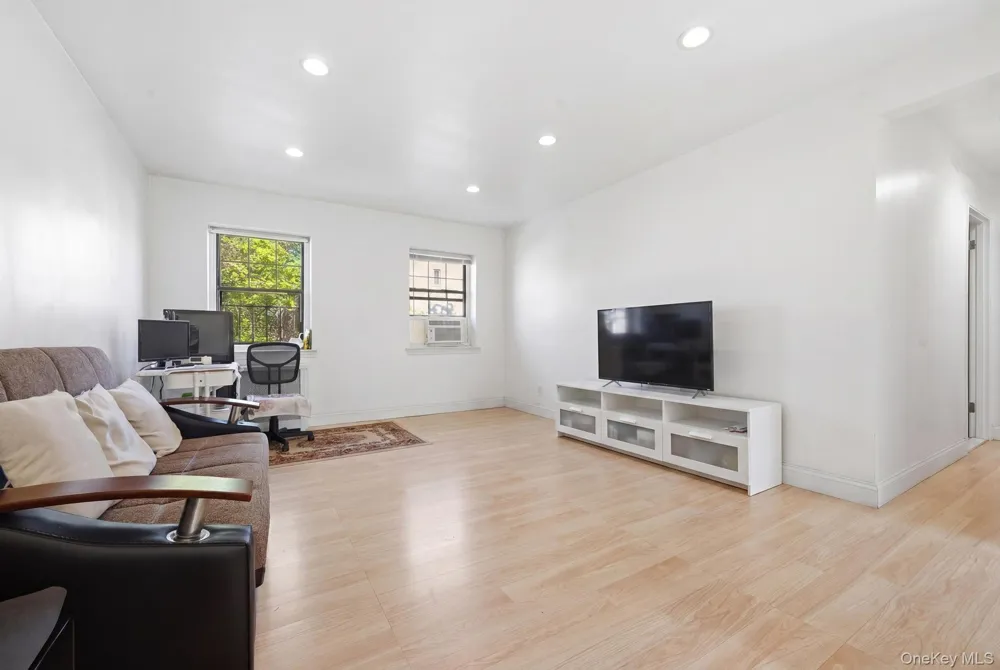 7837 Main Street #2D Flushing, NY 11367
