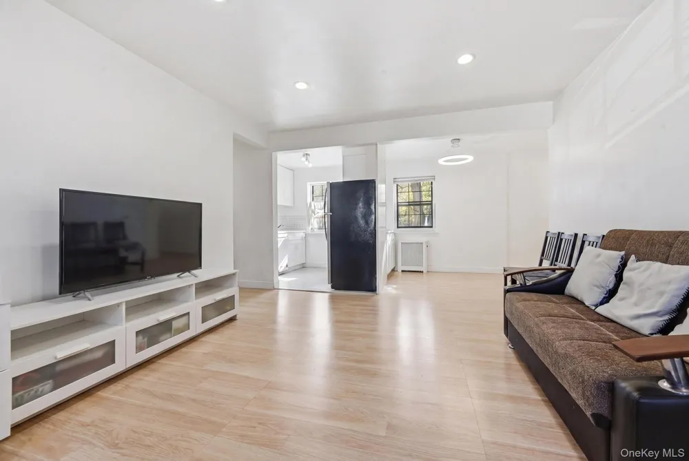 7837 Main Street #2D Flushing, NY 11367