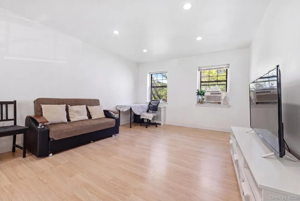 7837 Main Street #2D Flushing, NY 11367