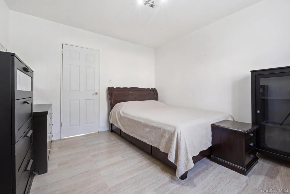 7837 Main Street #2D Flushing, NY 11367