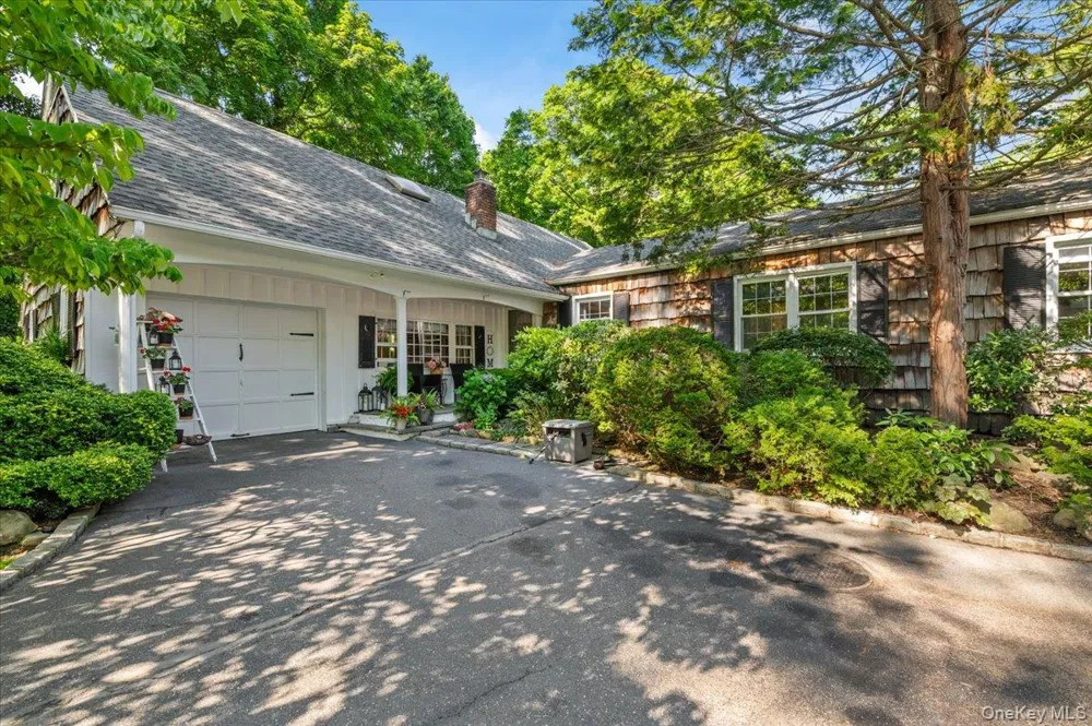 10 Rancher Place Huntington, NY 11743