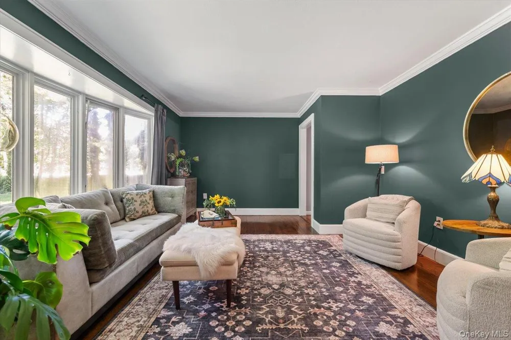10 Rancher Place Huntington, NY 11743