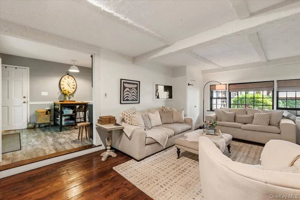 10 Rancher Place Huntington, NY 11743