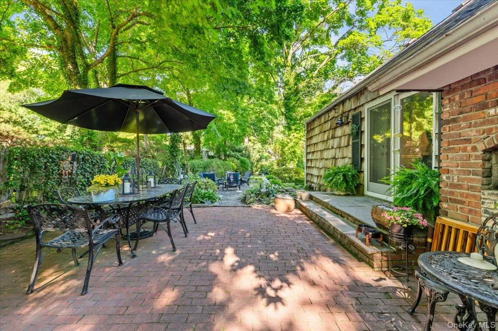 10 Rancher Place Huntington, NY 11743