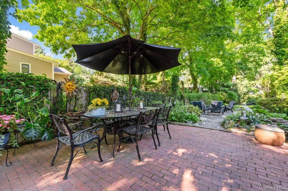 10 Rancher Place Huntington, NY 11743