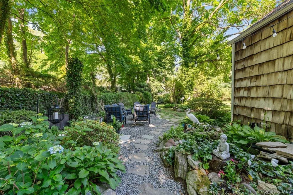 10 Rancher Place Huntington, NY 11743