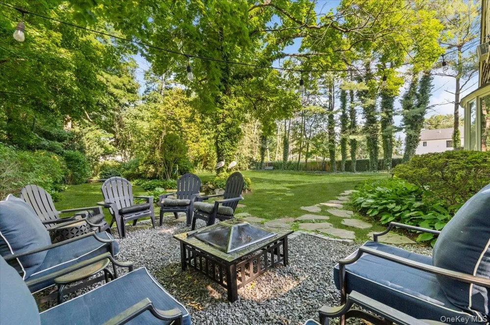 10 Rancher Place Huntington, NY 11743