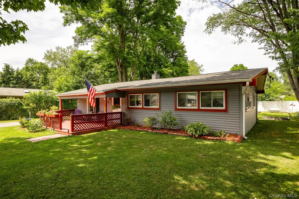 11 Princeton Red Hook, NY 12571