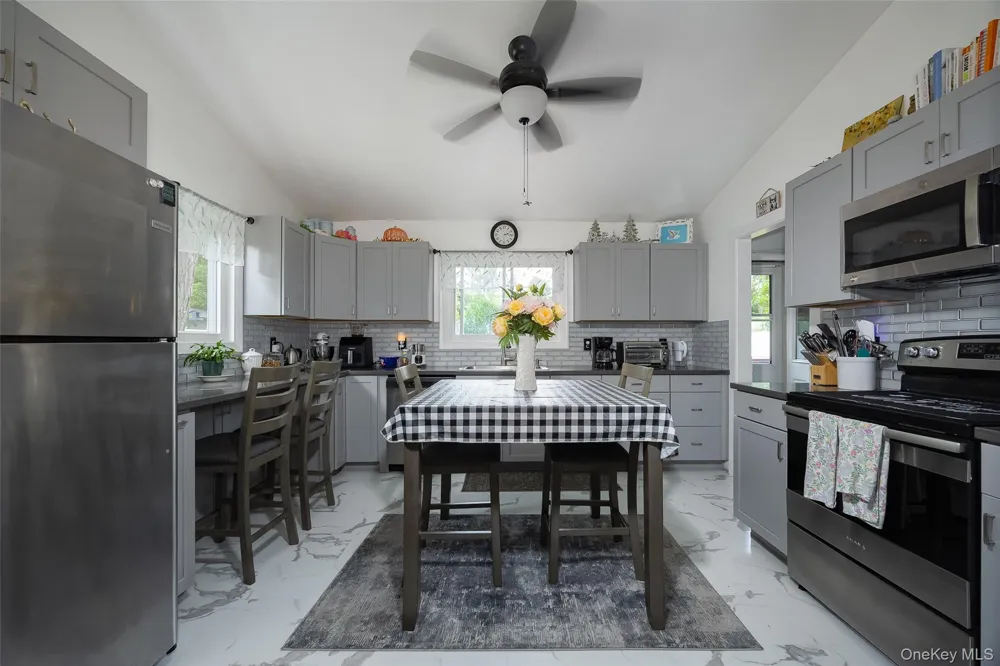 11 Princeton Red Hook, NY 12571