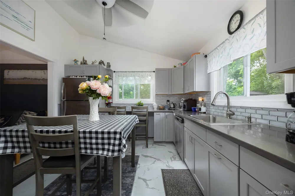 11 Princeton Red Hook, NY 12571