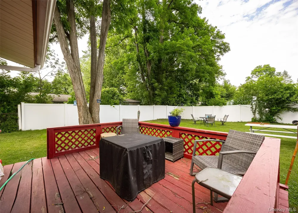 11 Princeton Red Hook, NY 12571