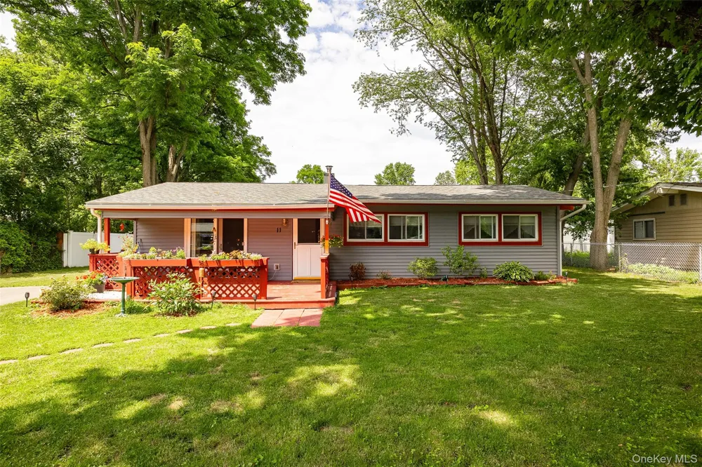 11 Princeton Red Hook, NY 12571