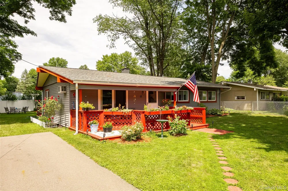 11 Princeton Red Hook, NY 12571