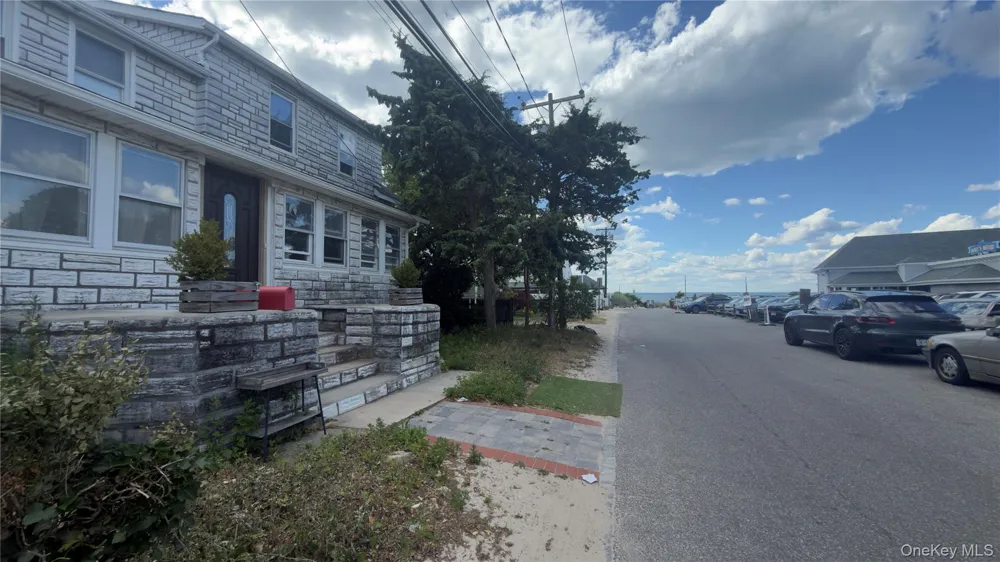 10 Greenwich Avenue #1 Bayville, NY 11709