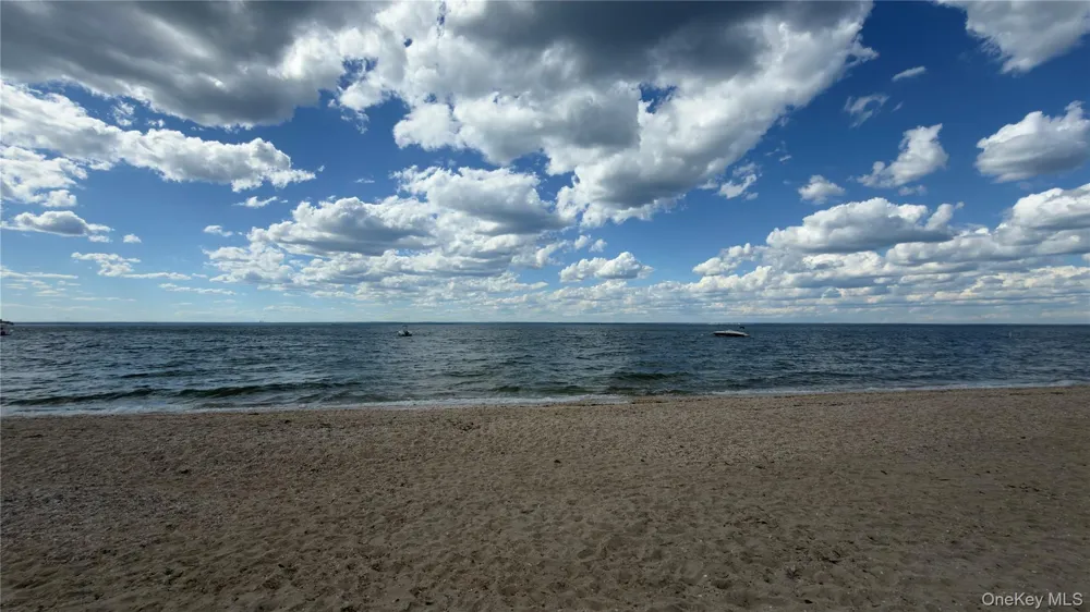 10 Greenwich Avenue #1 Bayville, NY 11709
