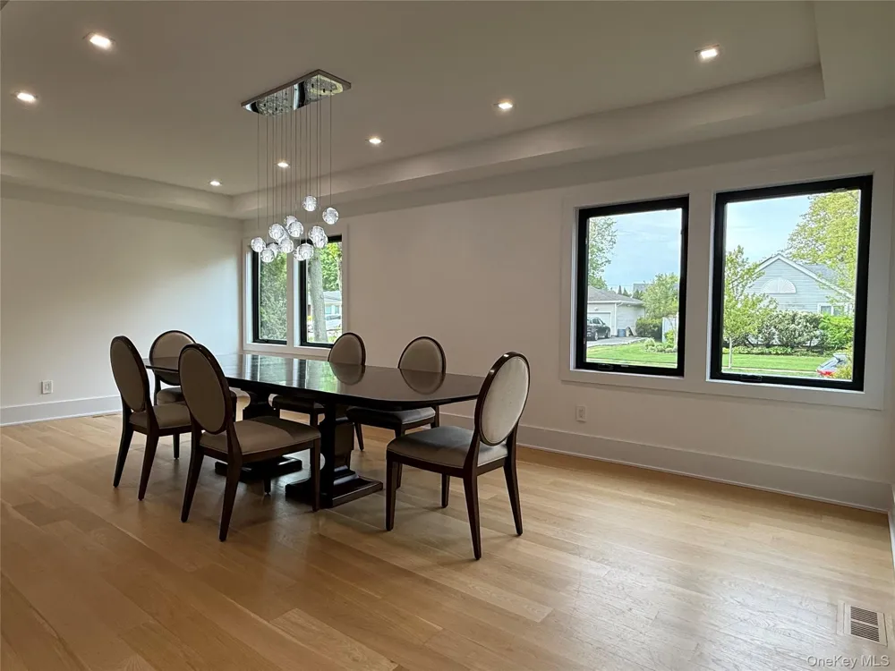 43 Marian Lane Jericho, NY 11753