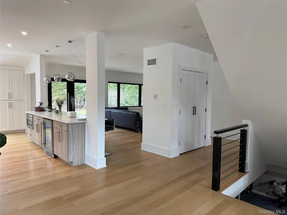 43 Marian Lane Jericho, NY 11753