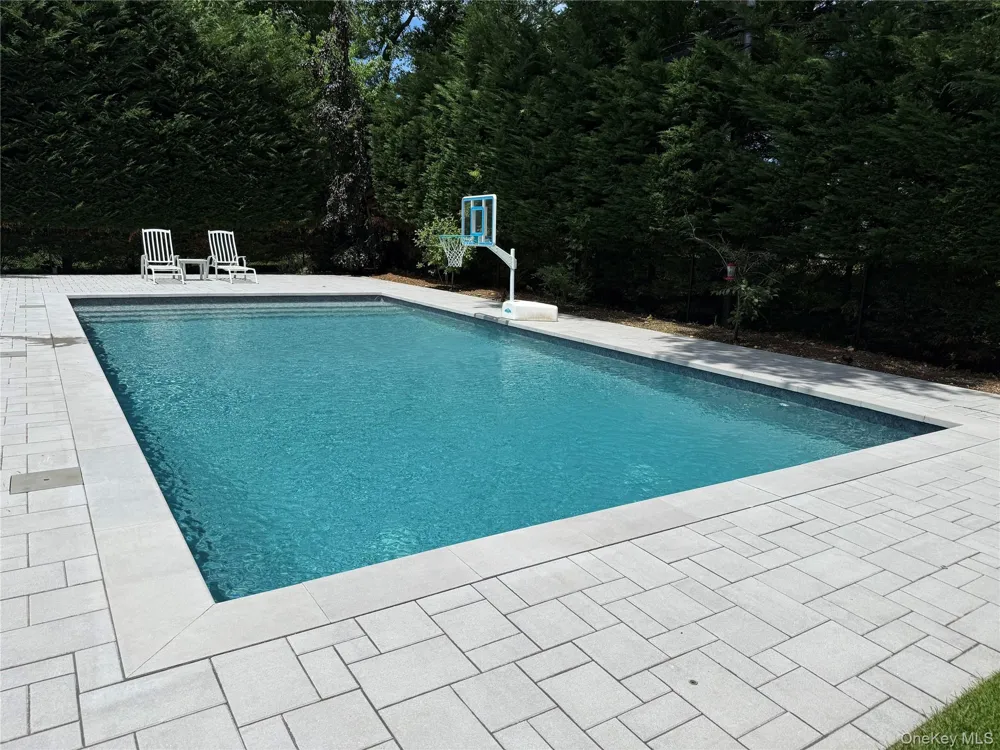 43 Marian Lane Jericho, NY 11753
