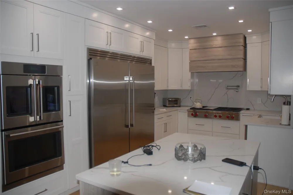 43 Marian Lane Jericho, NY 11753