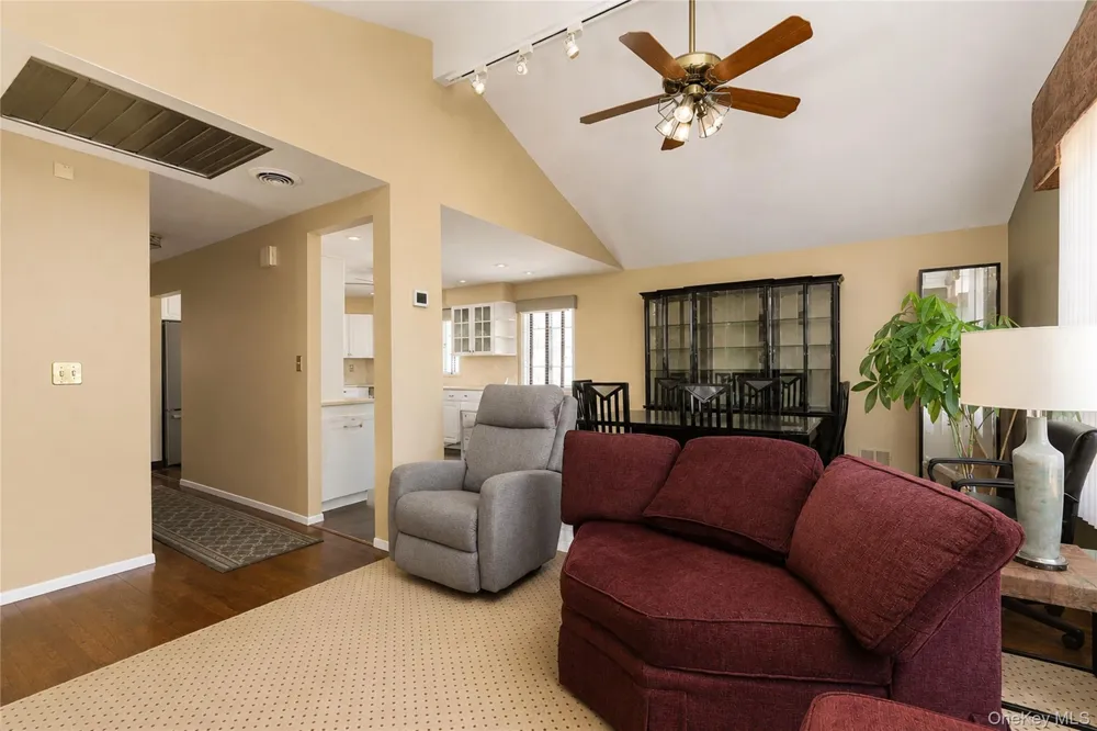47 Stanley Circle Staten Island, NY 10308
