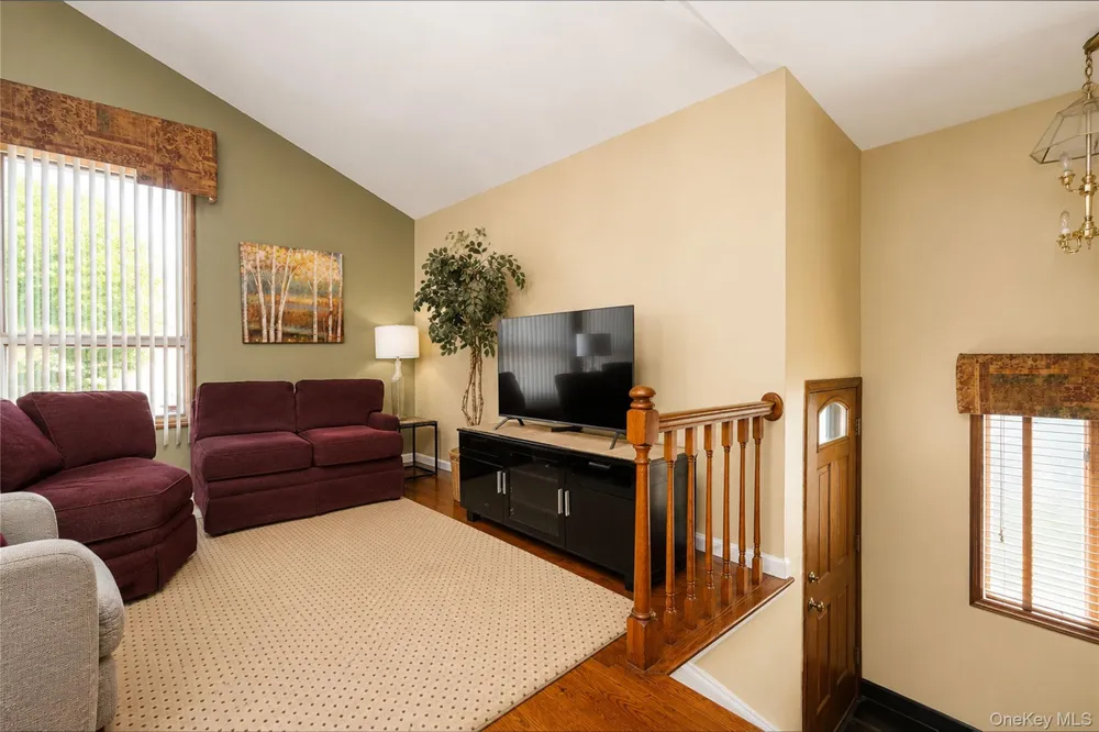 47 Stanley Circle Staten Island, NY 10308