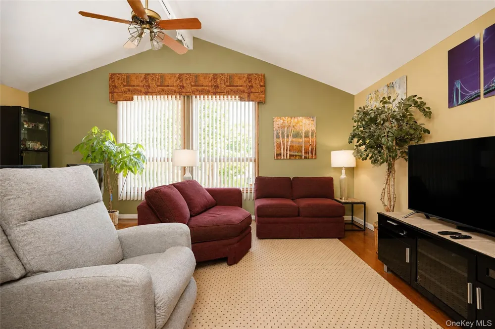 47 Stanley Circle Staten Island, NY 10308