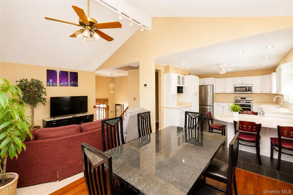 47 Stanley Circle Staten Island, NY 10308