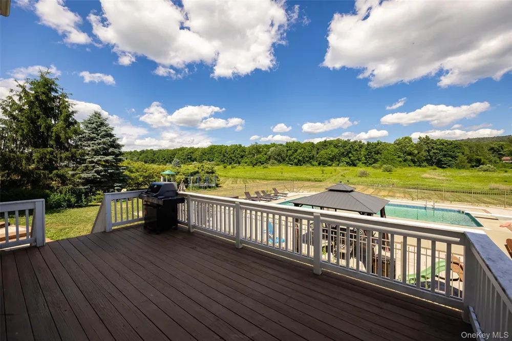 89 Brookside Lane Lagrangeville, NY 12540