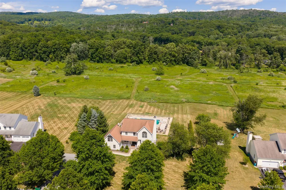 89 Brookside Lane Lagrangeville, NY 12540