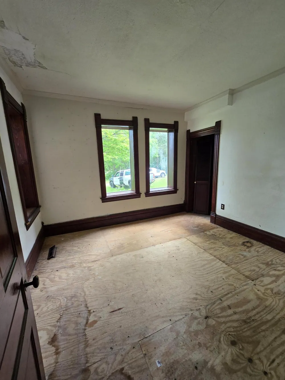 8733 S Cochran Avenue Charlotte City, MI 49076
