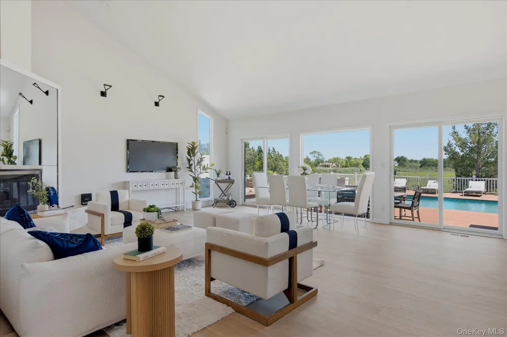 16 Meadow Lane Westhampton Beach, NY 11978