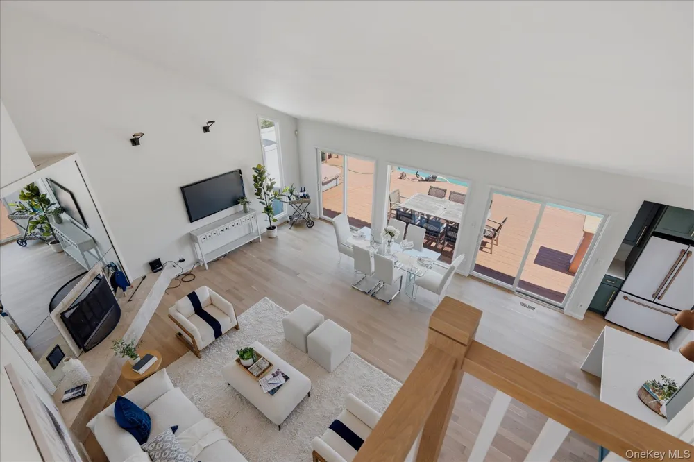 16 Meadow Lane Westhampton Beach, NY 11978