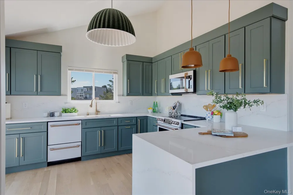 16 Meadow Lane Westhampton Beach, NY 11978