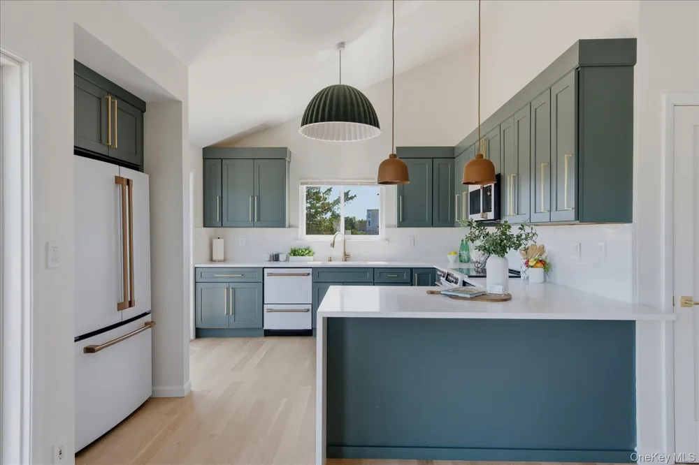 16 Meadow Lane Westhampton Beach, NY 11978