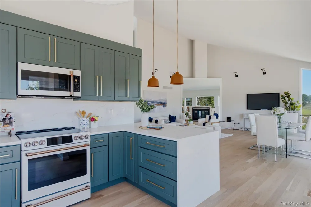 16 Meadow Lane Westhampton Beach, NY 11978