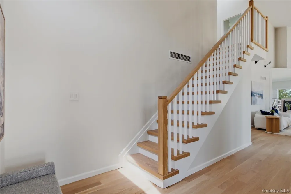 16 Meadow Lane Westhampton Beach, NY 11978