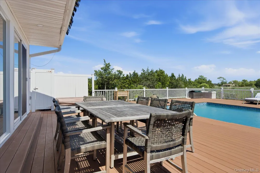 16 Meadow Lane Westhampton Beach, NY 11978