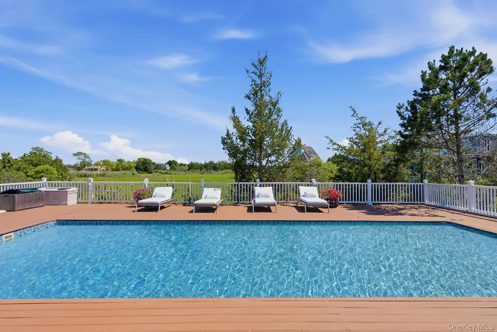 16 Meadow Lane Westhampton Beach, NY 11978