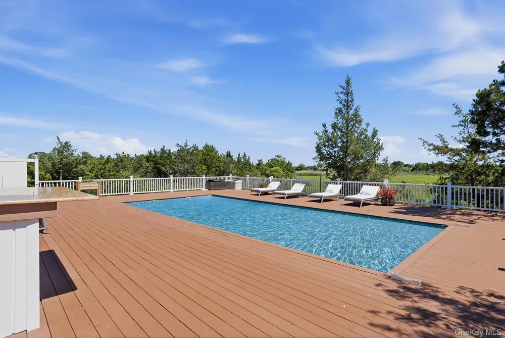 16 Meadow Lane Westhampton Beach, NY 11978