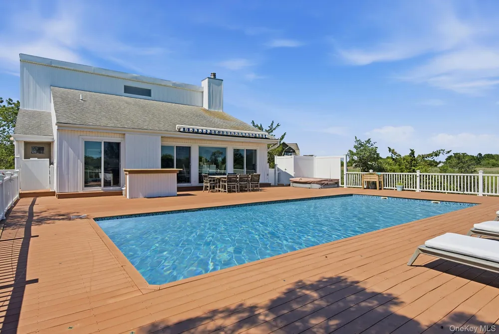 16 Meadow Lane Westhampton Beach, NY 11978