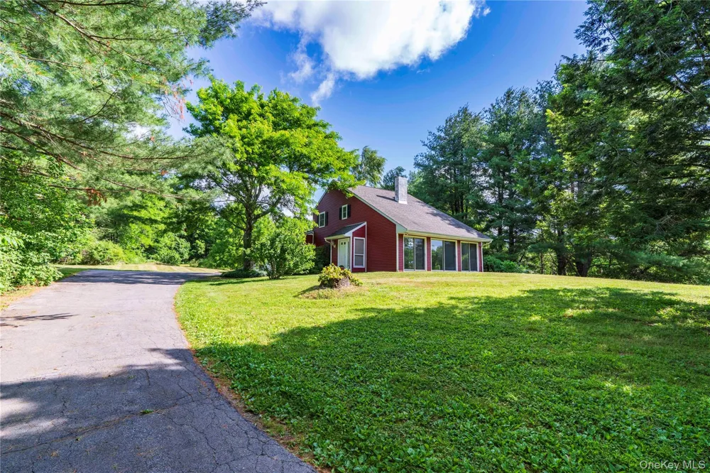 27 Goldfinch Drive Salt Point, NY 12578