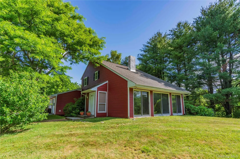 27 Goldfinch Drive Salt Point, NY 12578